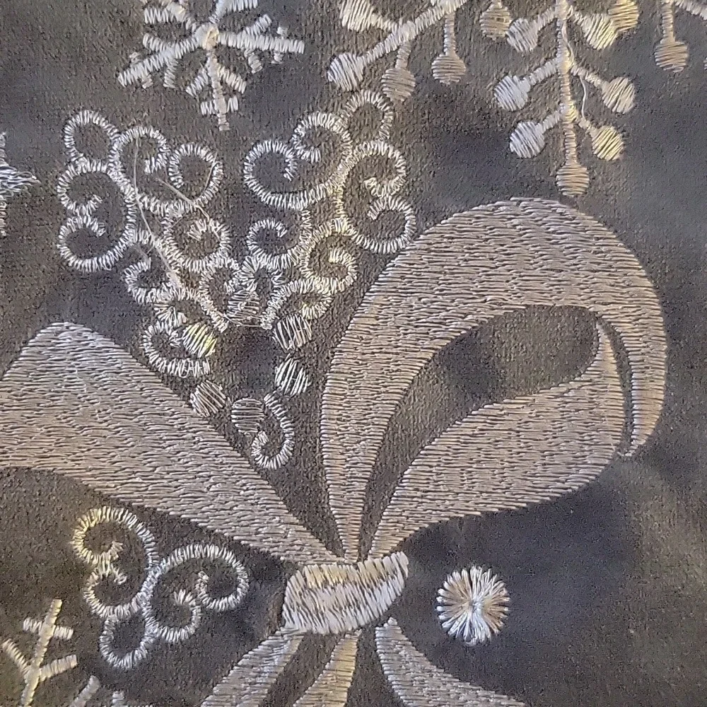 Homey COZY Embroidery Gray Wreath Velvet Throw Pillow, Christmas, 20
